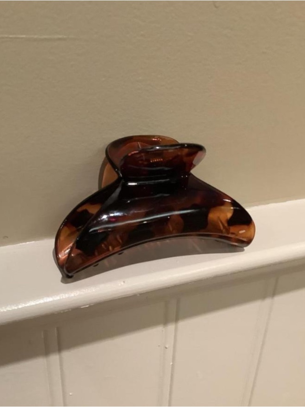 Tortoiseshell Hair Claw Clip - Brown
